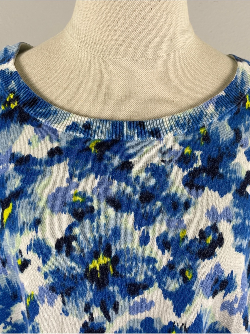 Lands' End 100% Supima Cotton Long Sleeve Blue and White Floral Sweater Size 1X - Picture 4 of 7